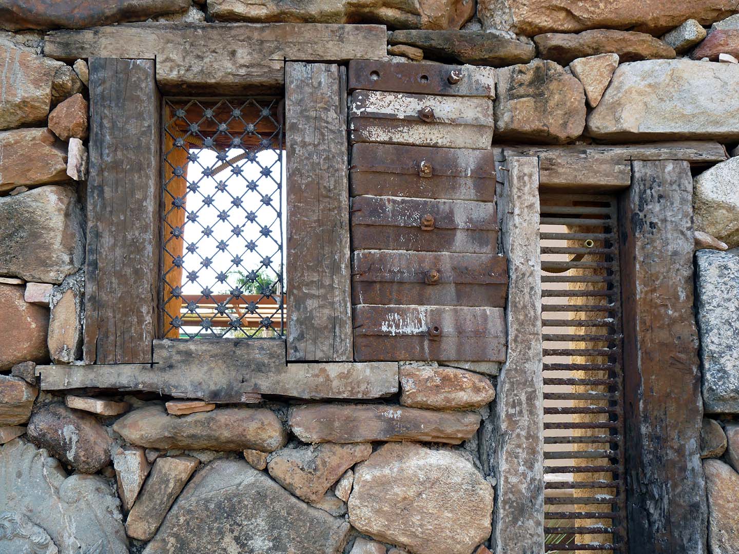 COMPOSIÇÕES NO MURO 1 Tiradentes