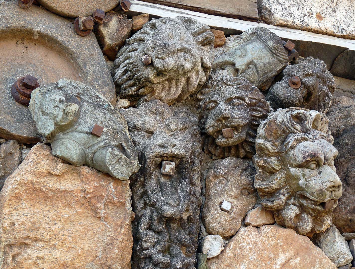 COMPOSIÇÕES NO MURO 6 Tiradentes