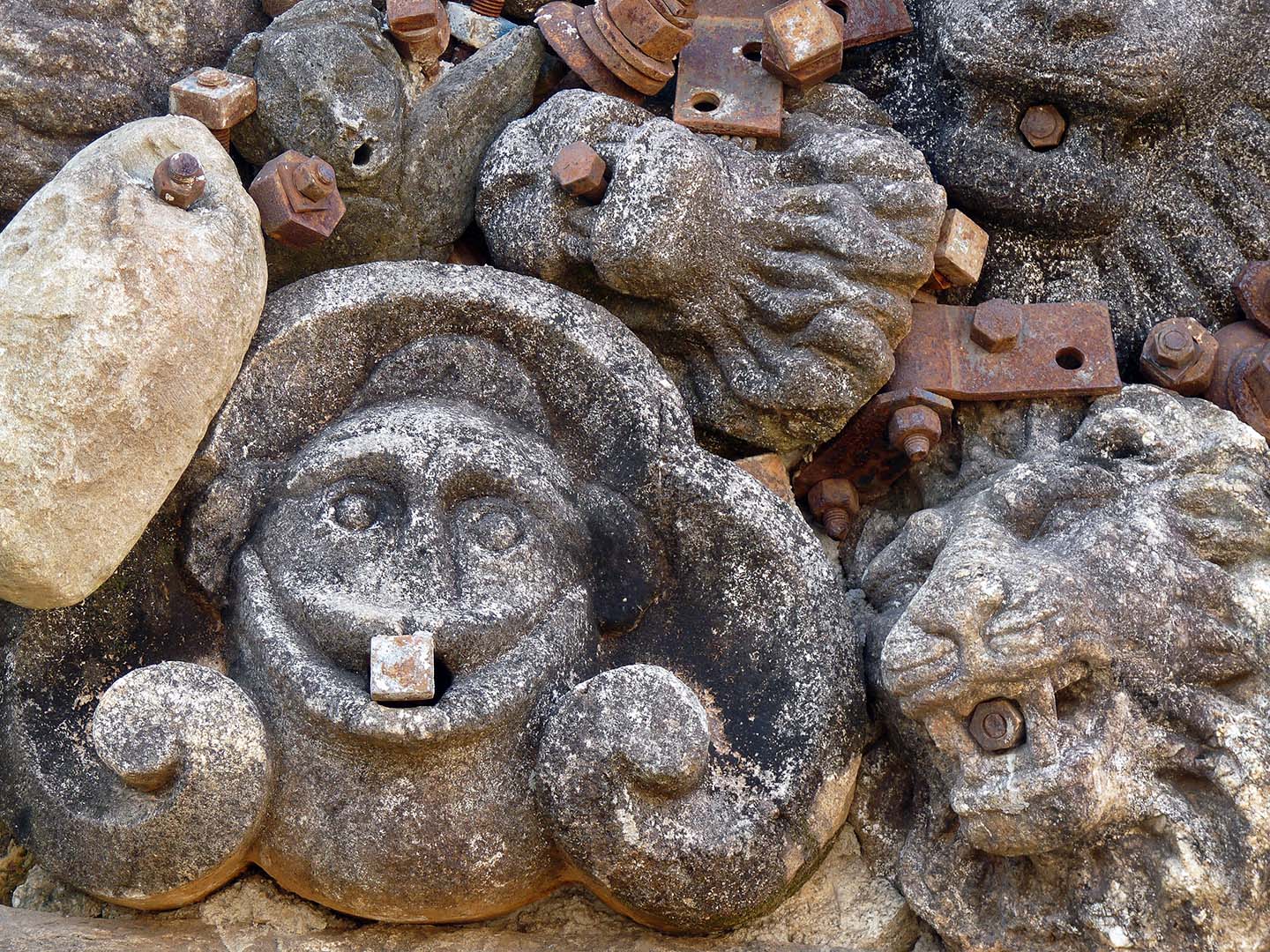 COMPOSIÇÕES NO MURO TIRADENTES 3